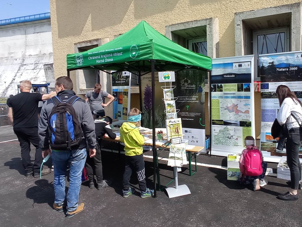 Infostánok v rámci podujatia 70. výročie vzniku Oravskej priehrady“